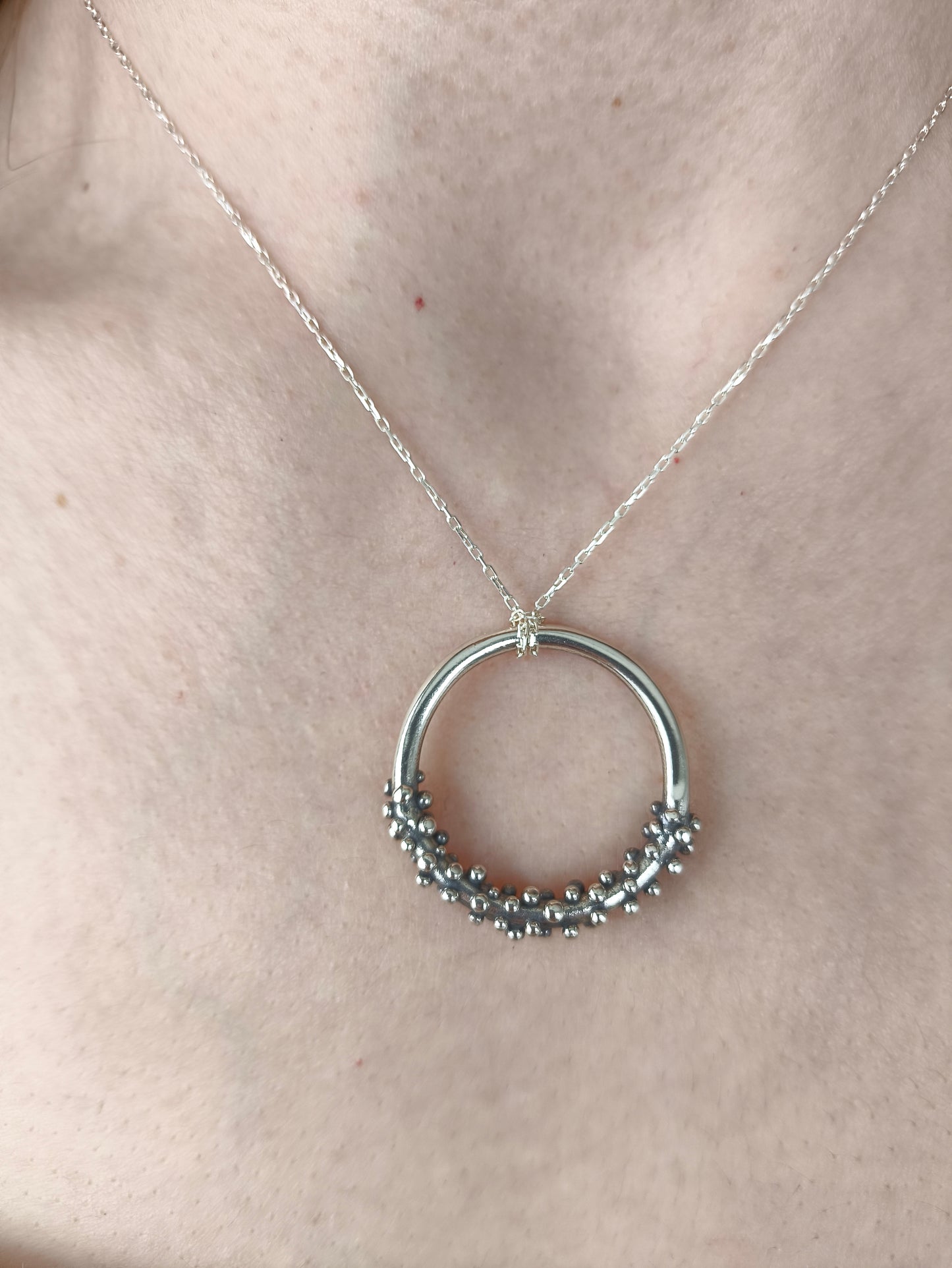 gümüş tanem kolye - anlamlı nokta tasarımı