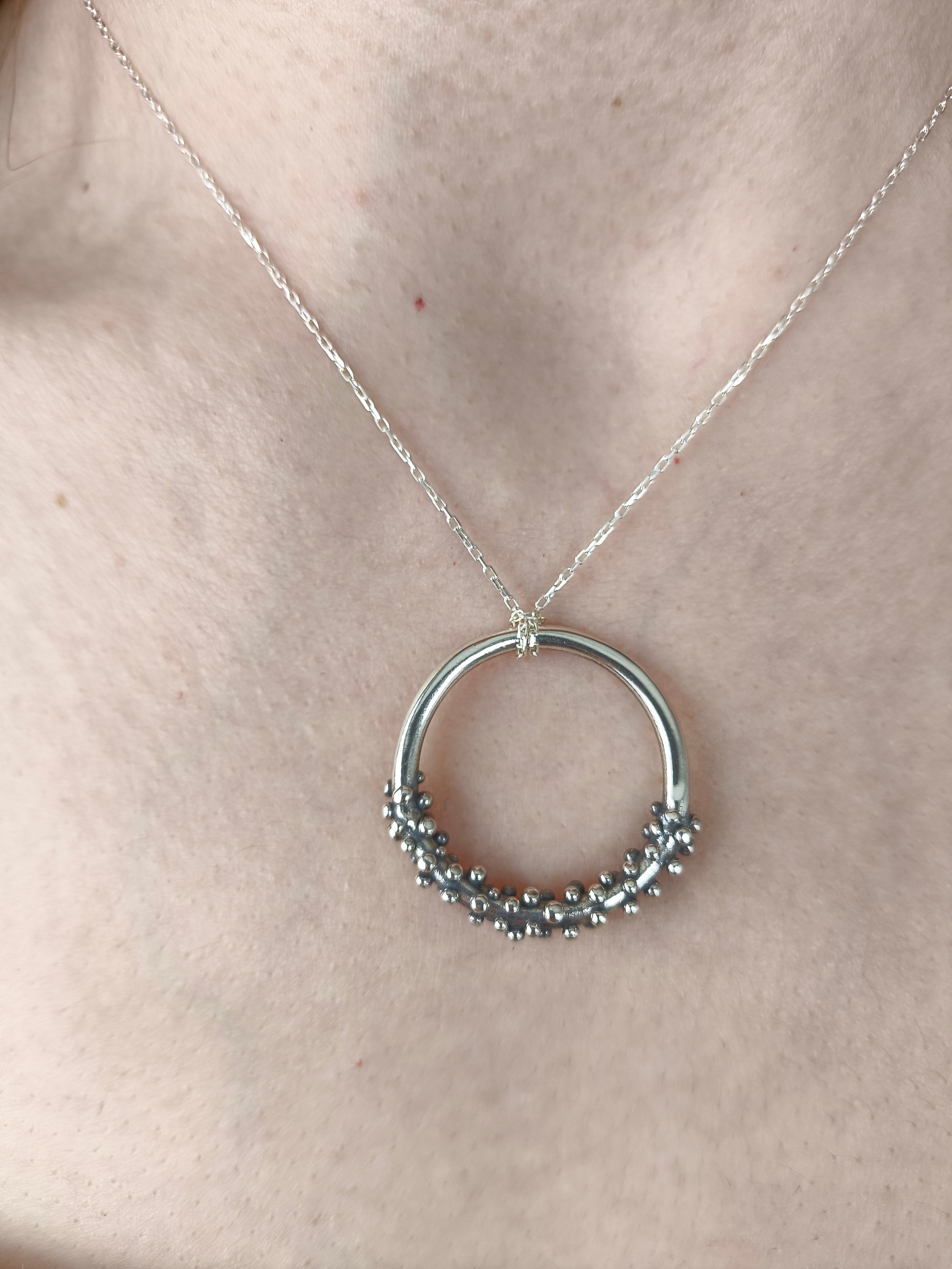 gümüş tanem kolye - anlamlı nokta tasarımı