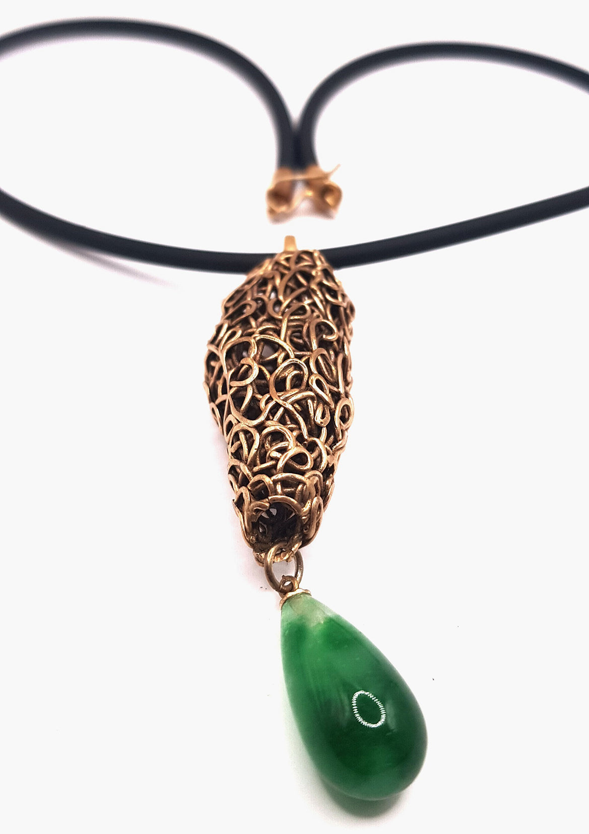 yeşim taşlı sarmal kolye – bronz kolye ucu ve deri kordonlu anlamlı takı