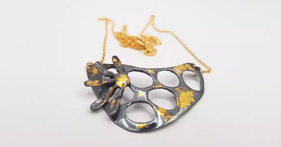 el yapımı gümüş petek kolye - altın kaplama - arıdan ilham alan tasarım