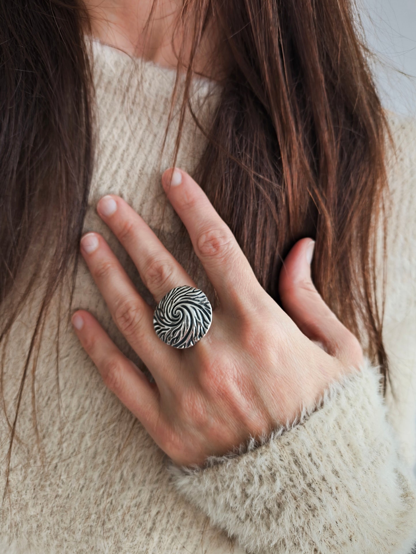 toprak ana yüzük - el yapımı köklenme sembolü gümüş takı