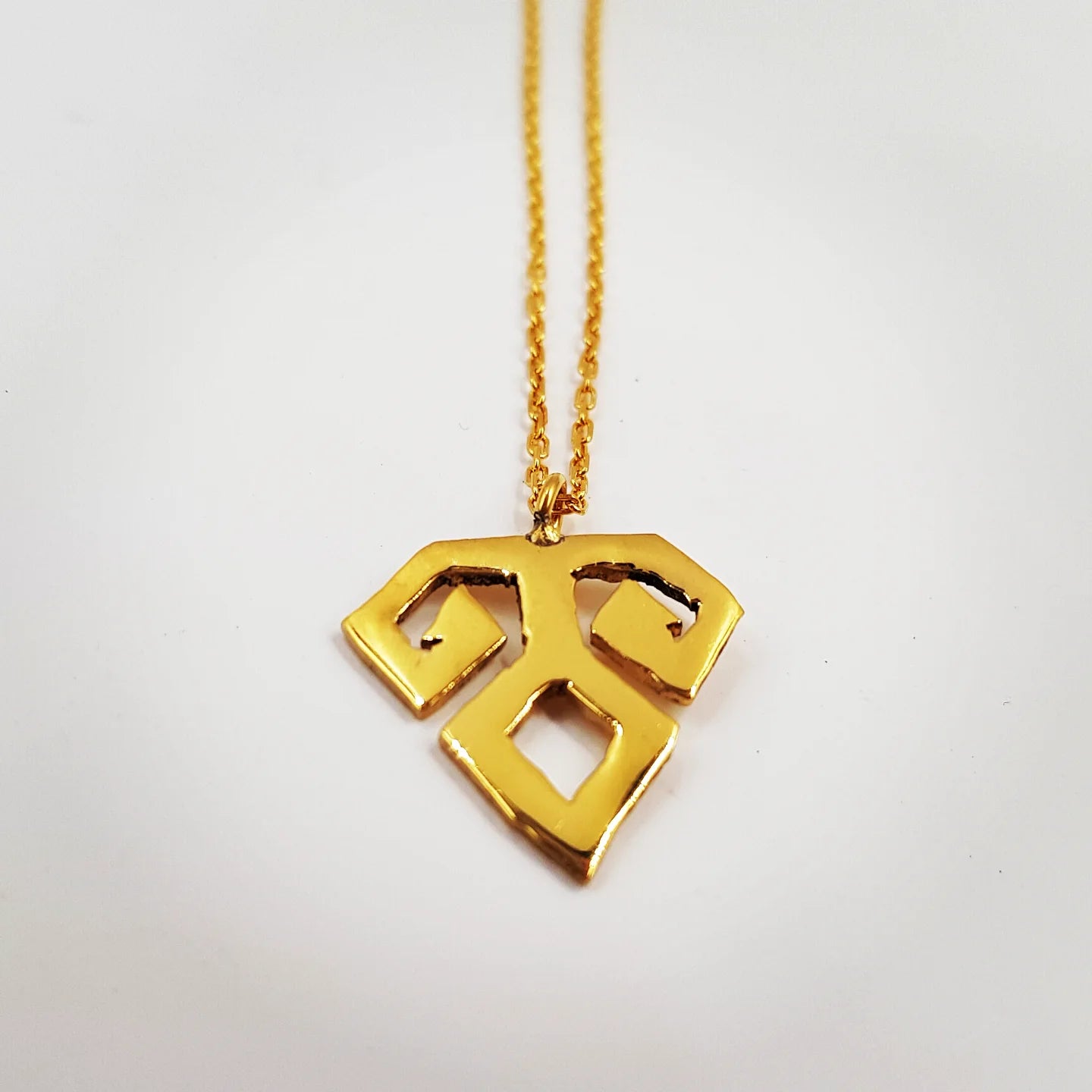 koç boynuzu kolye – bereket ve güç sembolü 22k altın kaplama