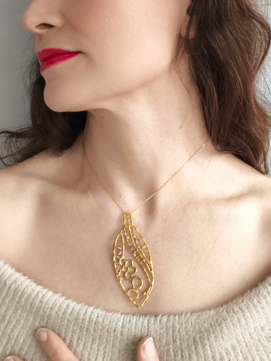 el yapımı damla kolye - dantel desenli altın kaplama gümüş takı