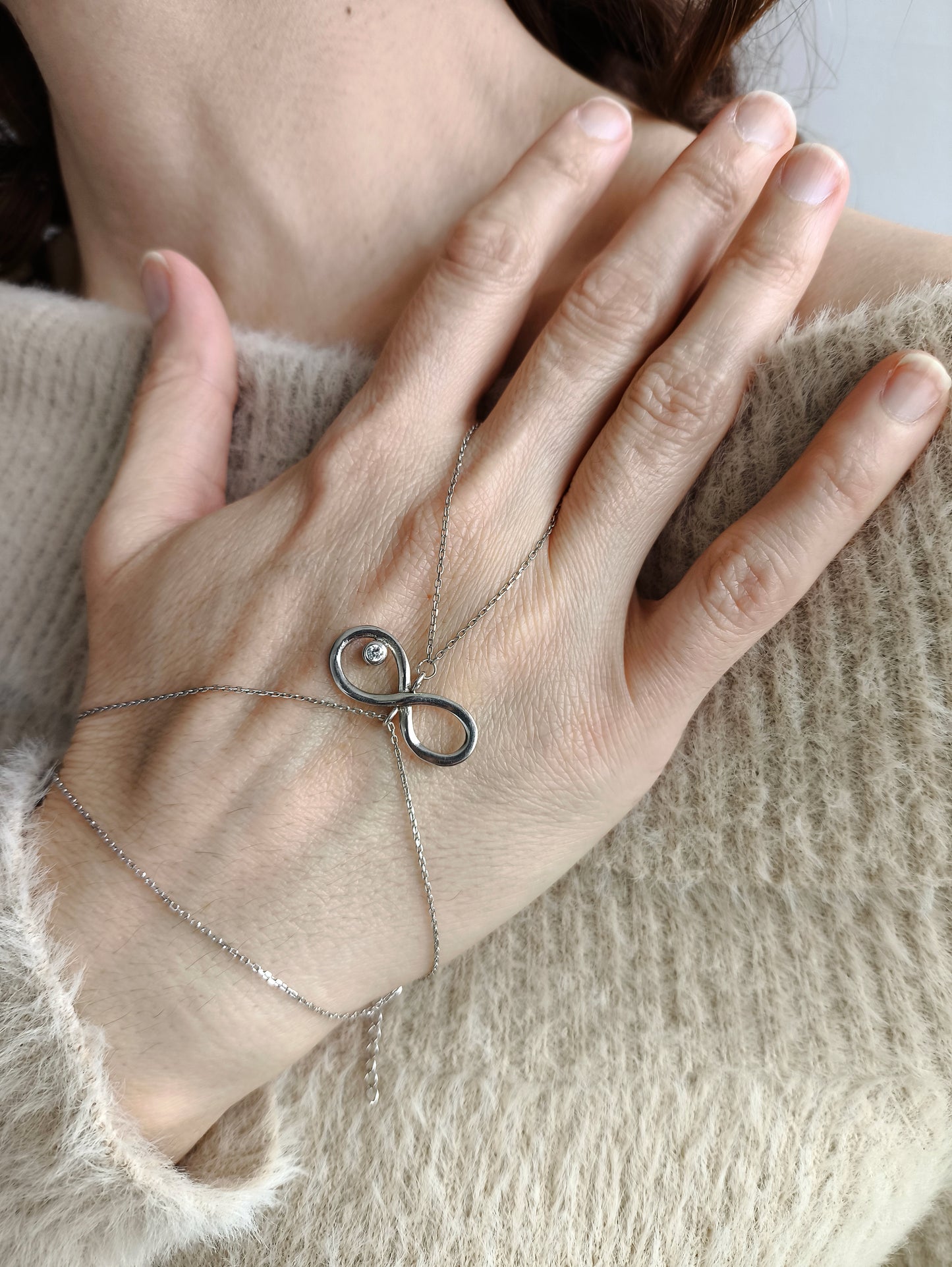 sonsuzluk şahmeran – 925 ayar gümüş zirkon taşlı anlamlı bileklik tasarımı