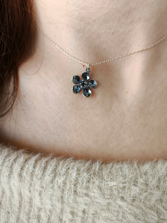 elma çiçeği kolye – doğadan ilham alan 22 ayar altın kaplama ve gümüş tasarım