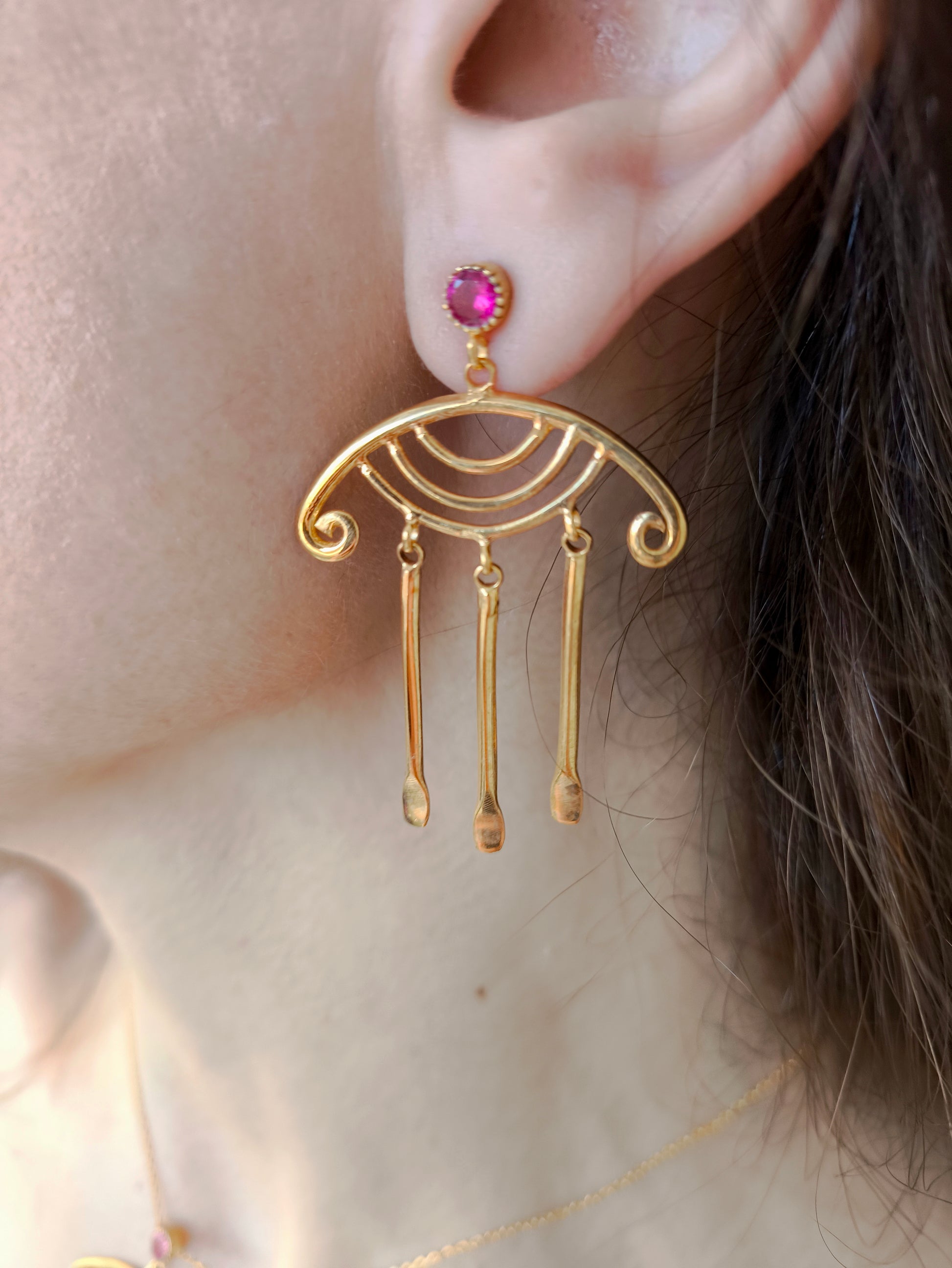 altın kaplama otantik küpe – pembe zirkon taşlı gümüş küpe – bolluk sembollü takı