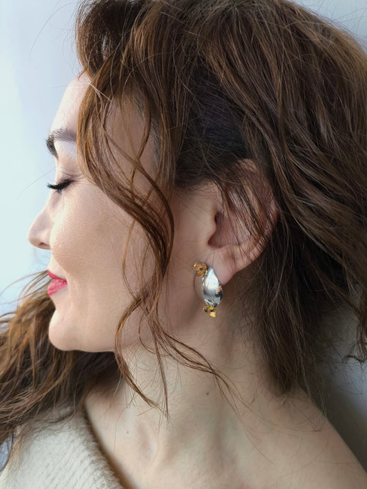 Damlada Bir Çiçek Küpe Takımı