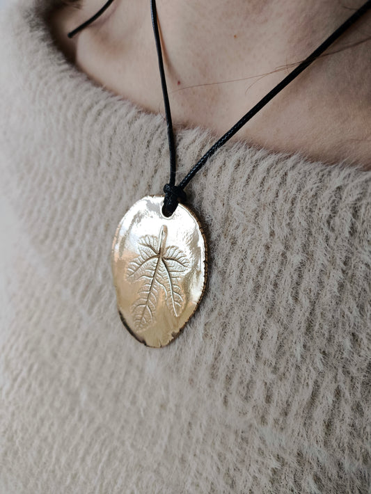 çınar yaprağı desenli kolye – bronz doğal baskı güçlü sembol