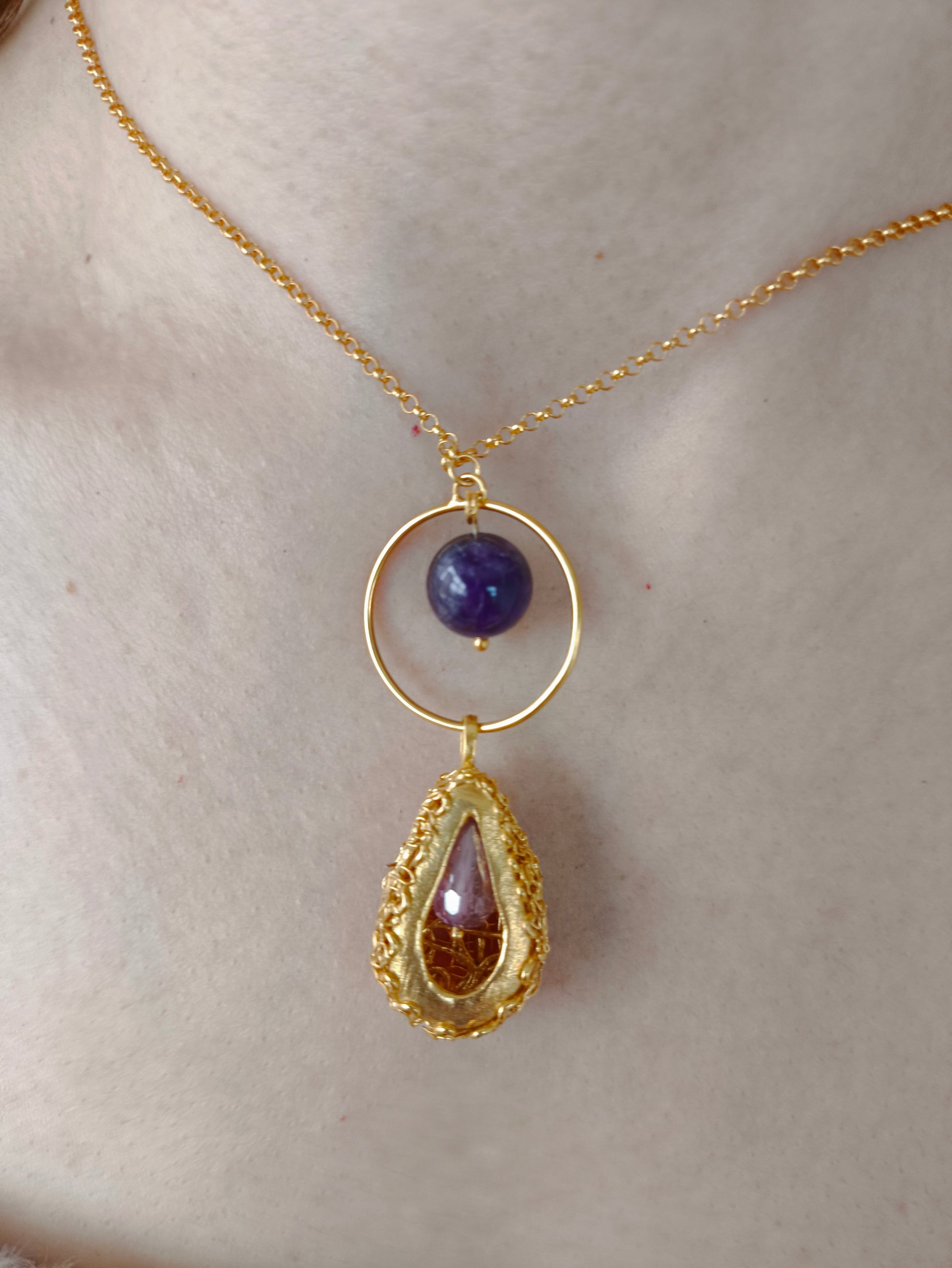suyun döngüsü kolye – ametist ve pembe zirkon taşlı altın kaplama tasarım