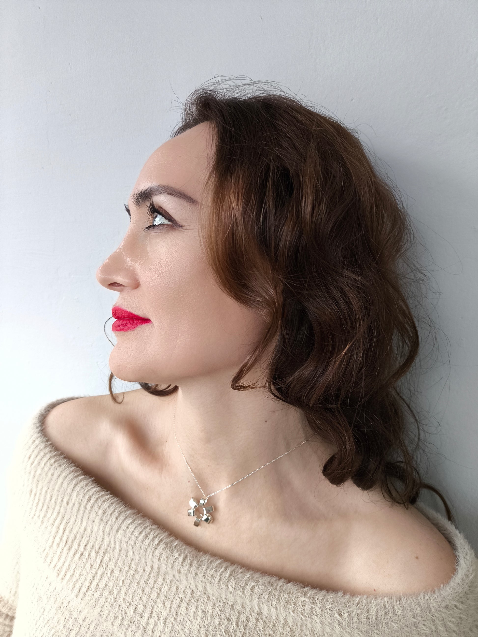 6 döngü içinde kolye – yaşam evrelerini simgeleyen 925 ayar gümüş farkındalık takısı