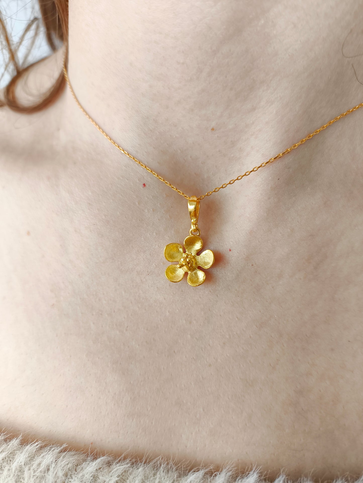 elma çiçeği kolye – doğadan ilham alan 22 ayar altın kaplama ve gümüş tasarım