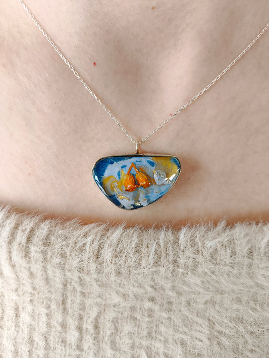 epoksi taşlı mavinin ışığı kolye – çakralara özel anlamlı gümüş tasarım