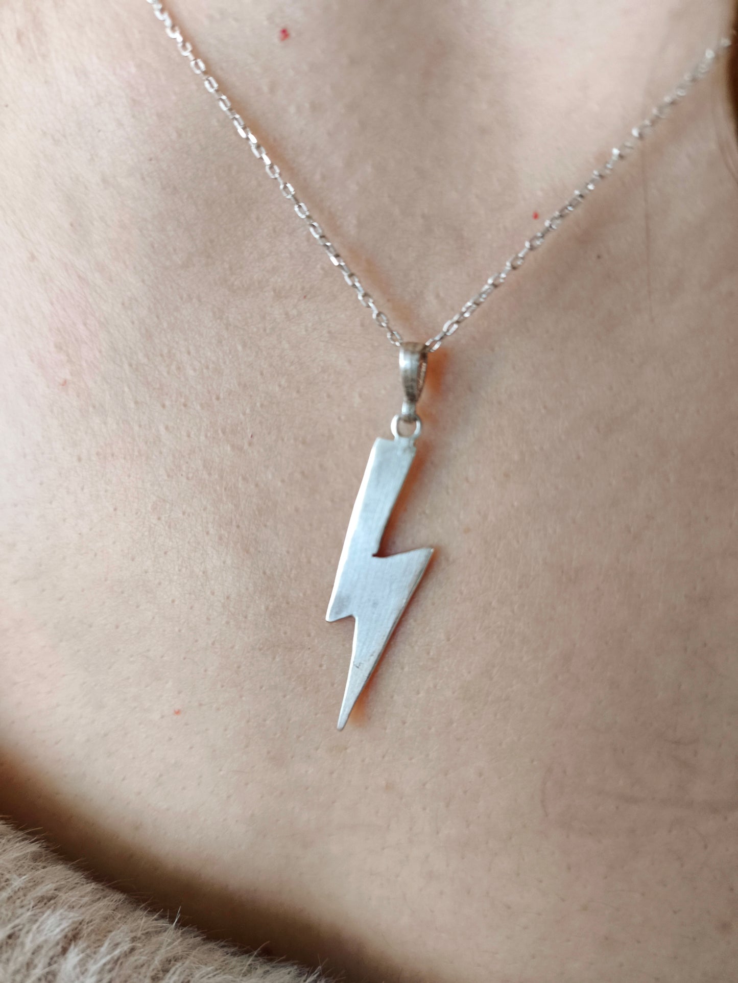 şimşek kolye – 925 ayar gümüş ilahi güç sembolü spiritüel tasarım