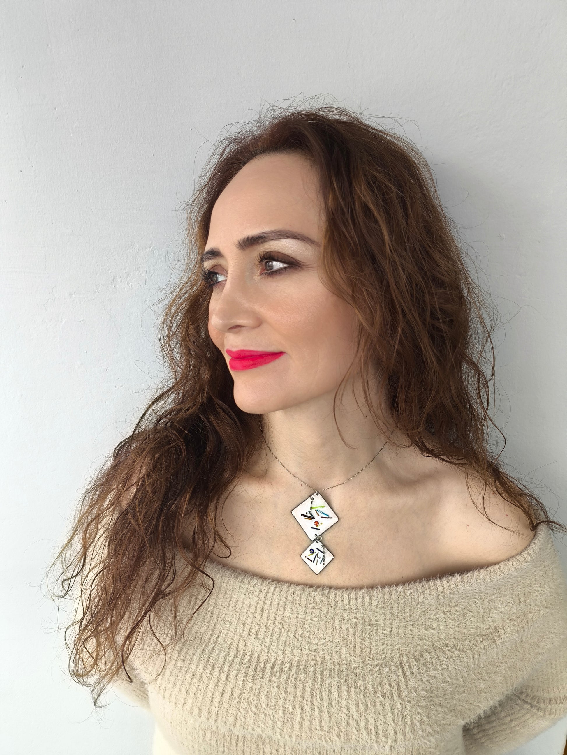 renklerin dansı kolye – sıcak fırın mine tasarım