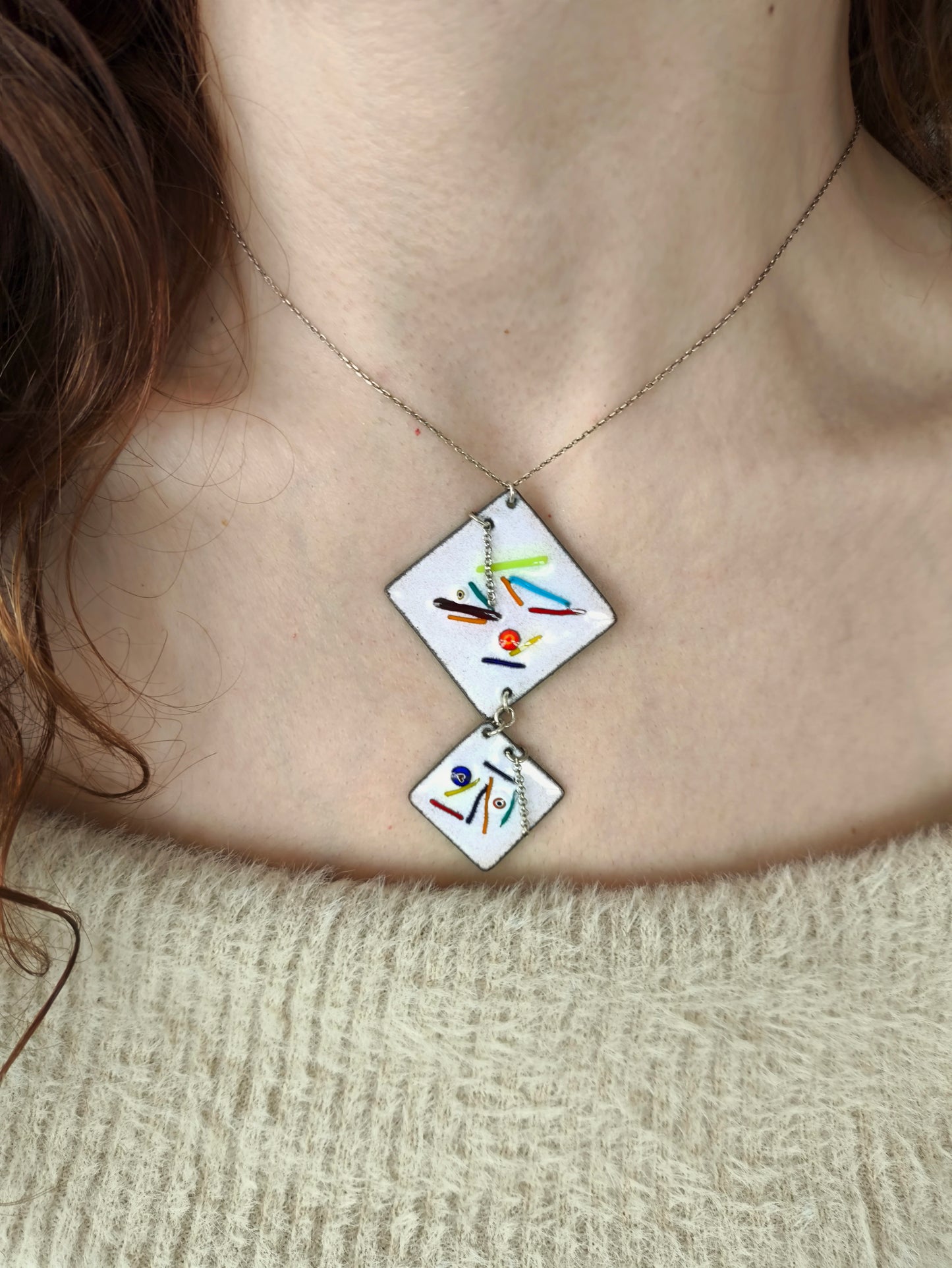 renklerin dansı kolye – sıcak fırın mine tasarım