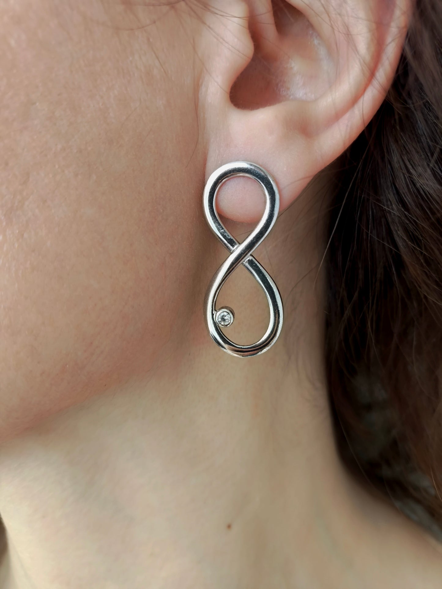 sonsuzluk küpe takımı – rodyum kaplama 925 ayar gümüş ve beyaz zirkon taşlı ruhsal takı