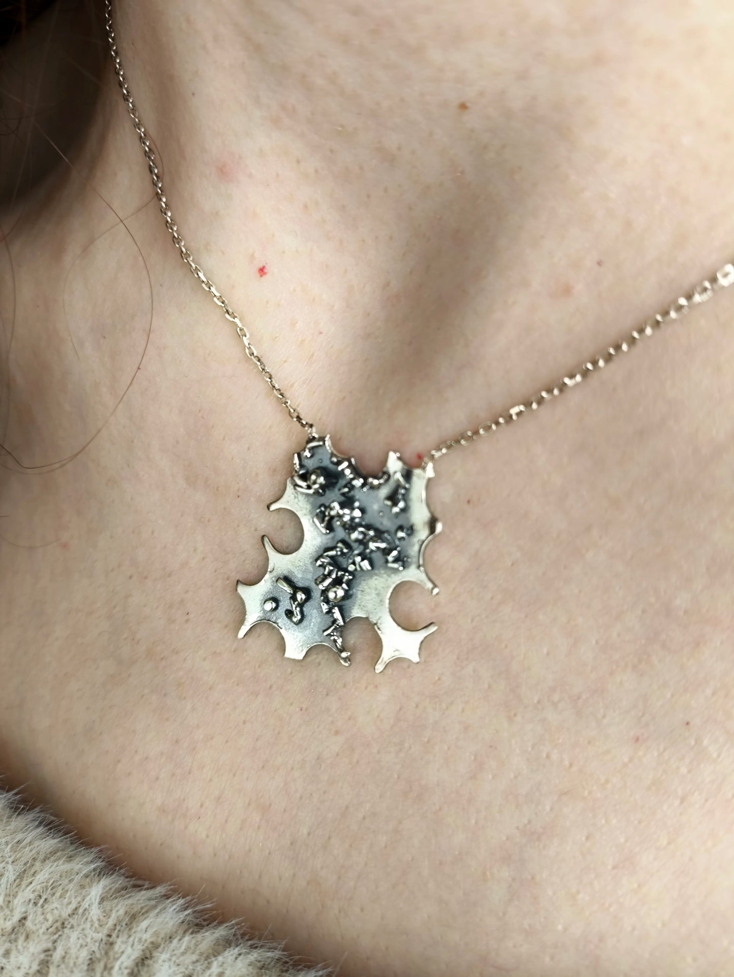 çocuk halleri kolye – 925 ayar gümüş, çocuk figürlü ve puzzle formda anlamlı tasarım takı