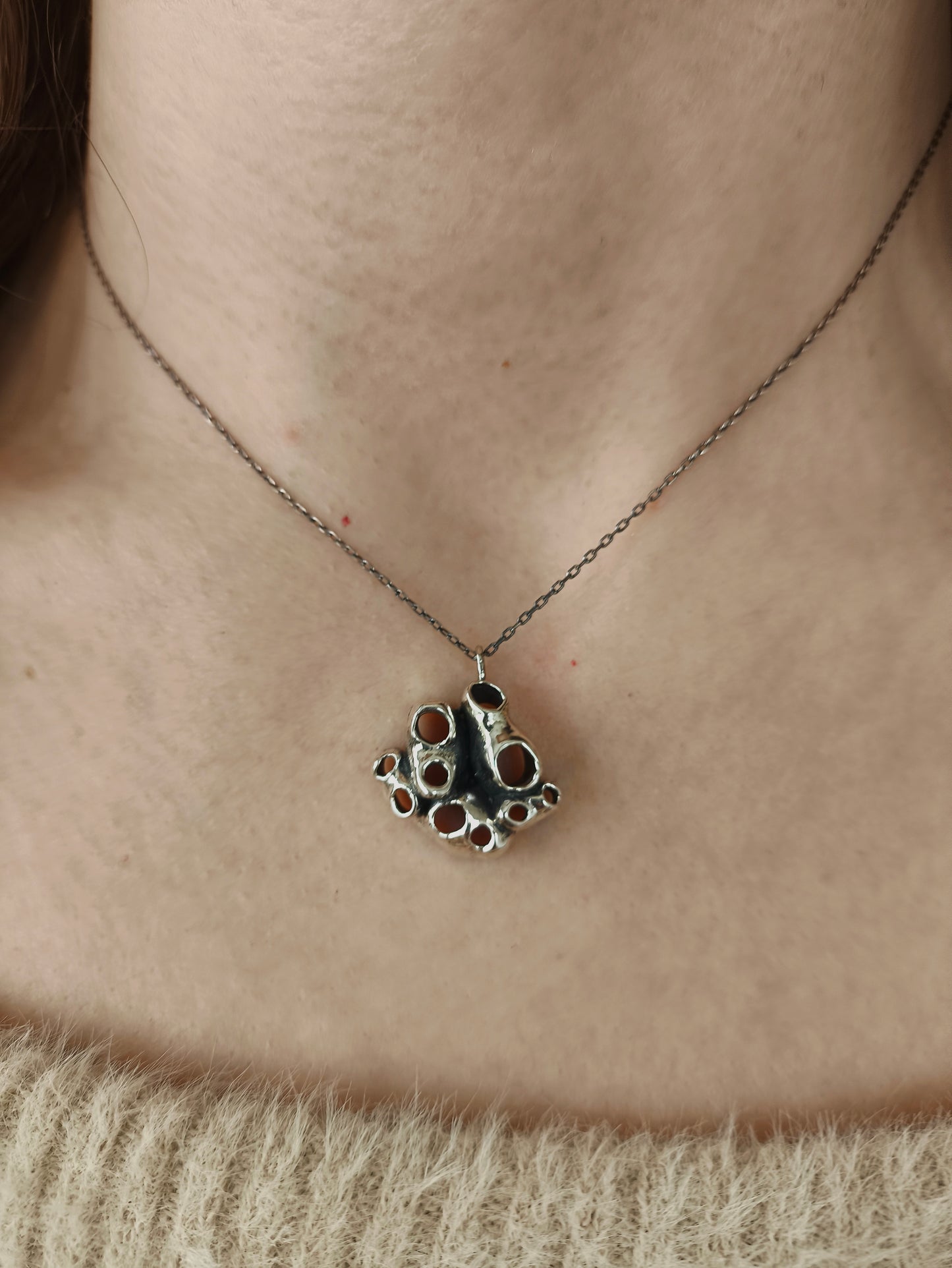 amorf kolye - tulumlulardan ilham alınmış organik formlu gümüş takı