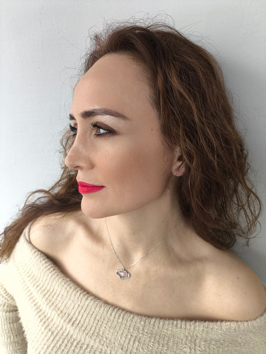 3 yaylı pembe kuvars gümüş kolye – geçmiş şimdi gelecek temalı spiritüel takı