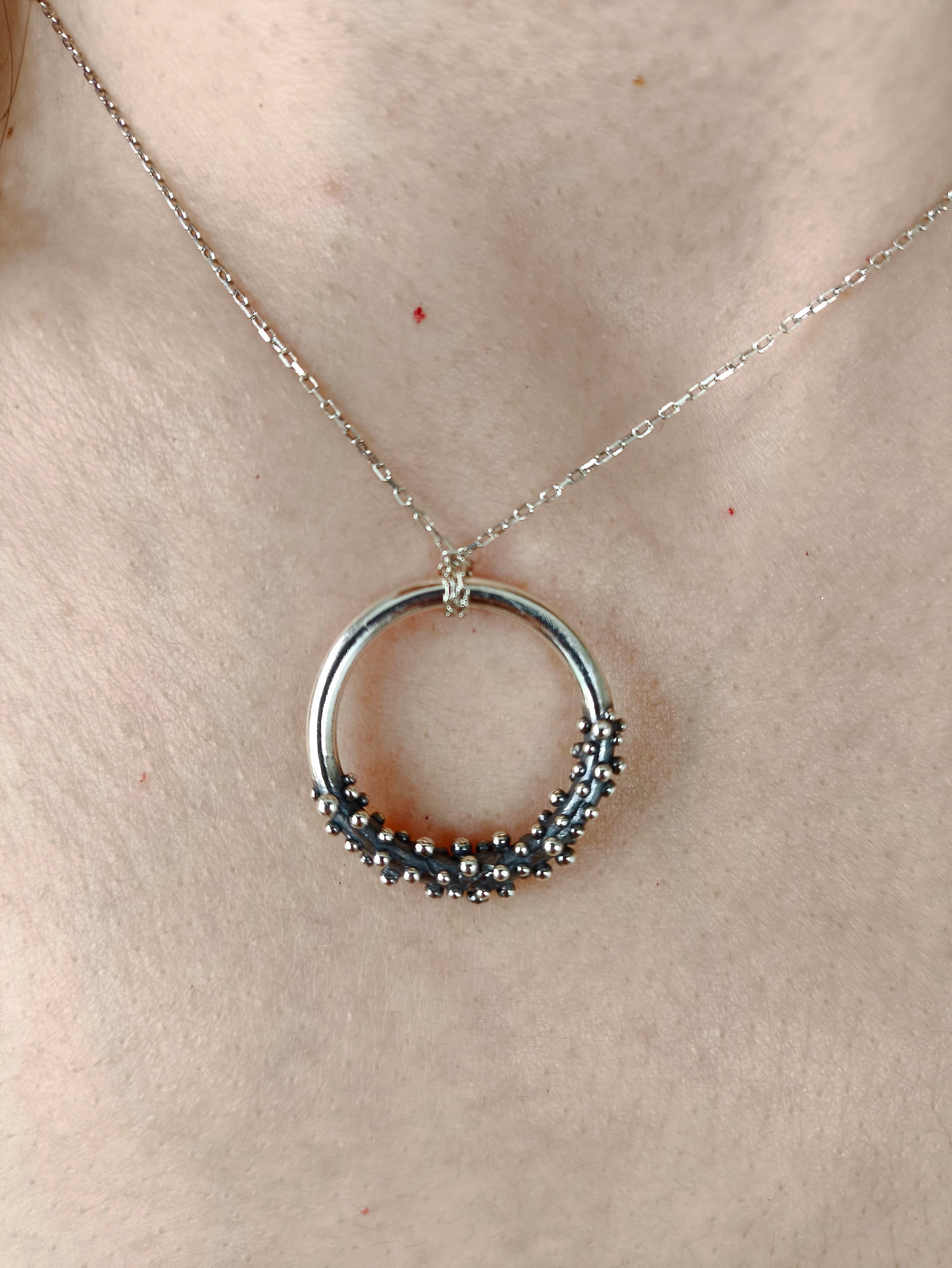 tanem kolye orta boy - sade ve zarif tasarım