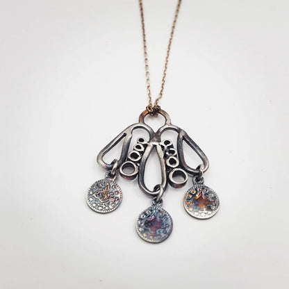 El yapımı gümüş kolye - arı formunda özgürlük temalı takı