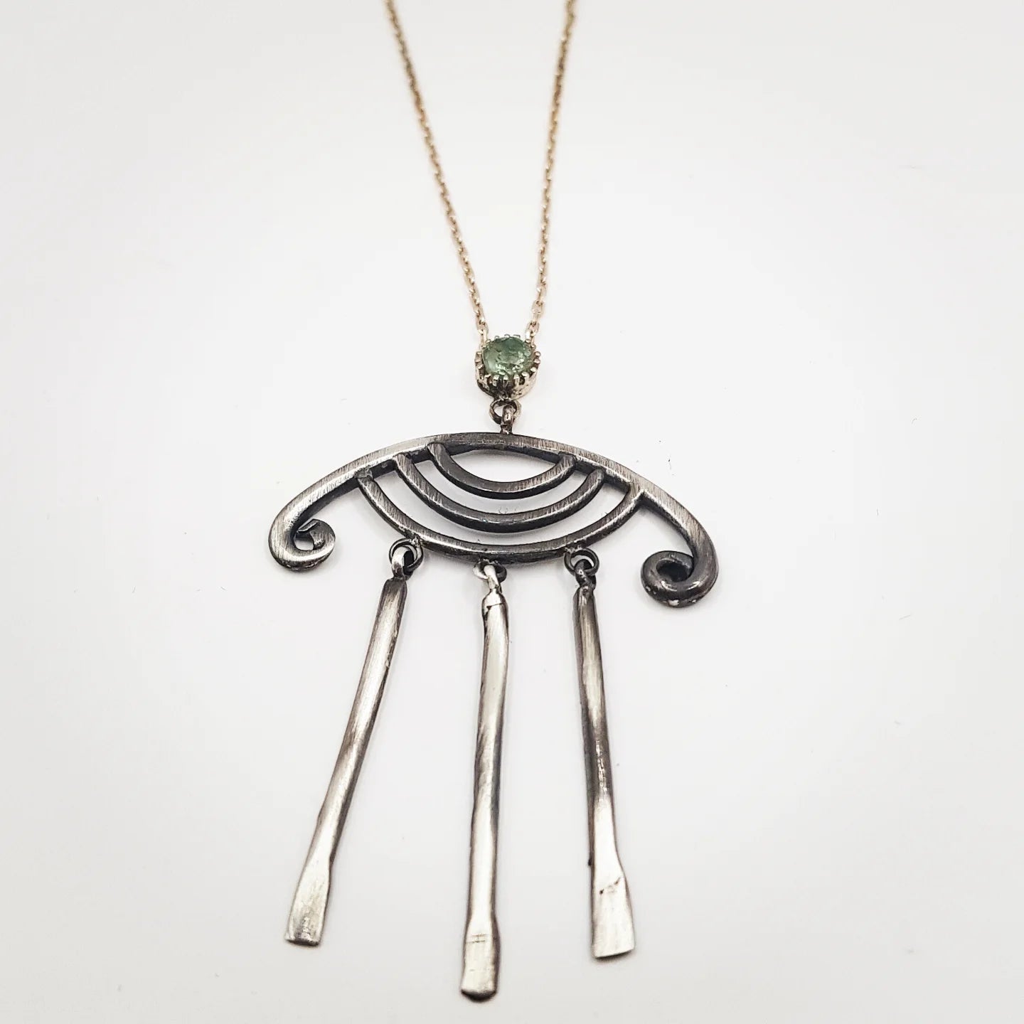 otantik kadın kolye – koçboynuzu motifli doğal taşlı gümüş/altın takı – bolluk sembollü tasarım