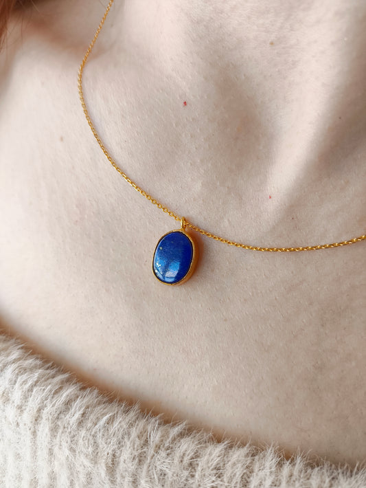 Mavinin Gizemi Kolye