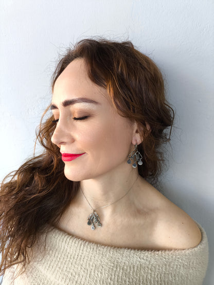 El yapımı gümüş kolye - arı formunda özgürlük temalı takı