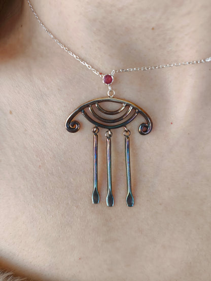 otantik kadın kolye – koçboynuzu motifli doğal taşlı gümüş/altın takı – bolluk sembollü tasarım