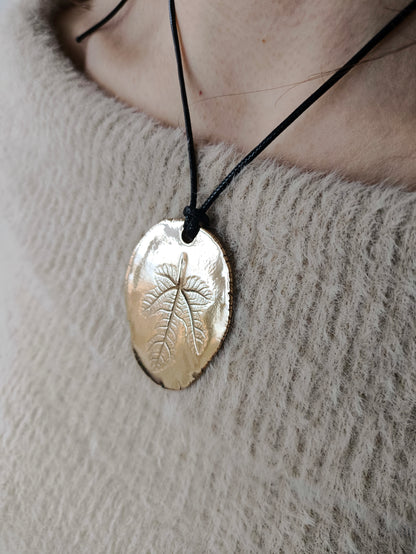 çınar yaprağı desenli kolye – bronz doğal baskı güçlü sembol