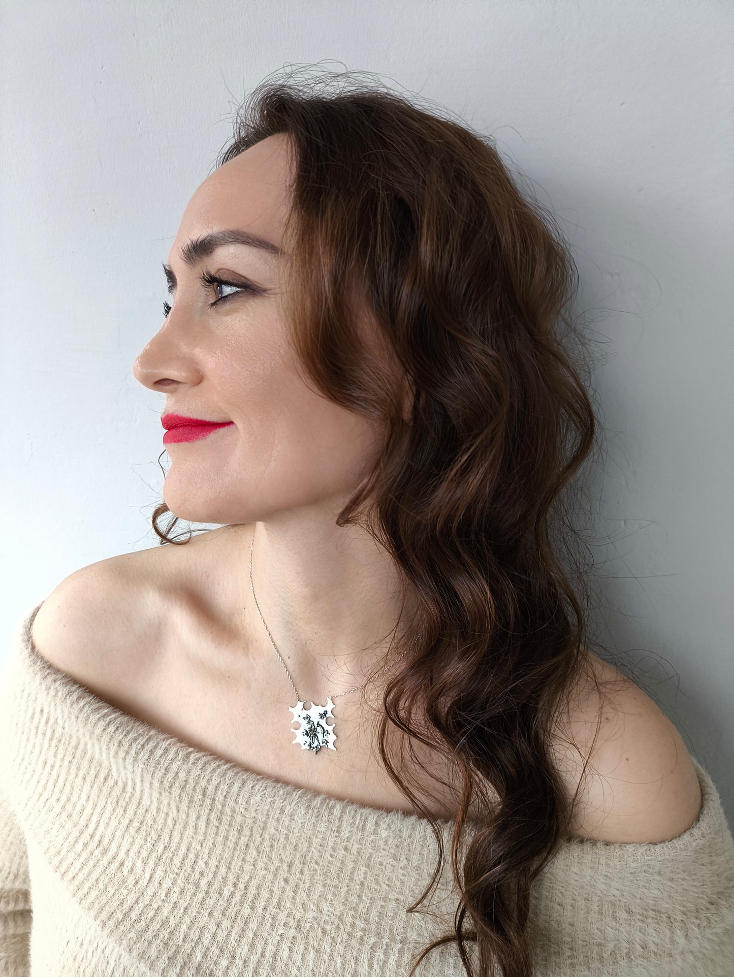 insan halleri kolye – 925 ayar gümüş, pozisyon figürlü ve puzzle formlu anlamlı tasarım