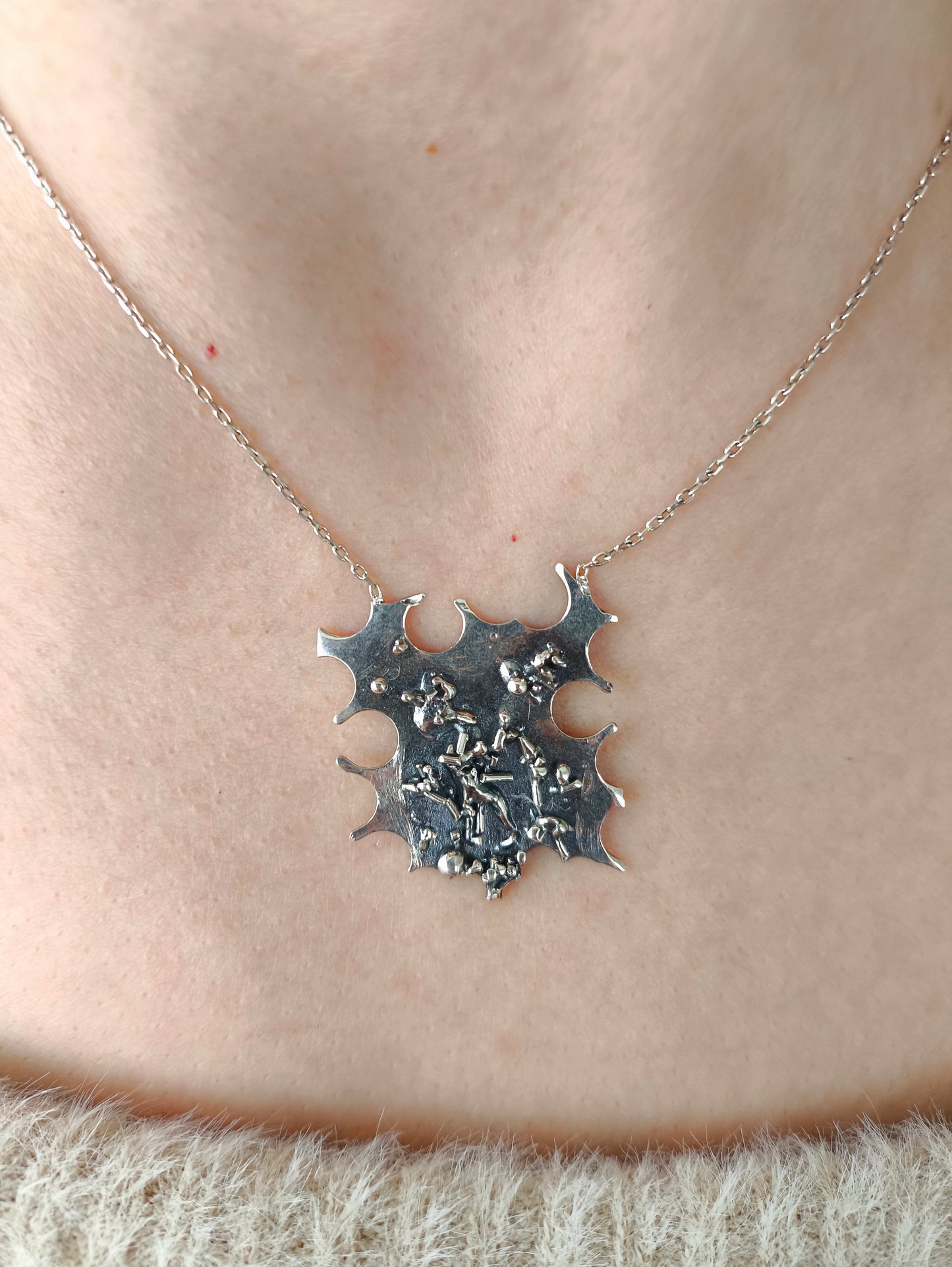 insan halleri kolye – 925 ayar gümüş, pozisyon figürlü ve puzzle formlu anlamlı tasarım