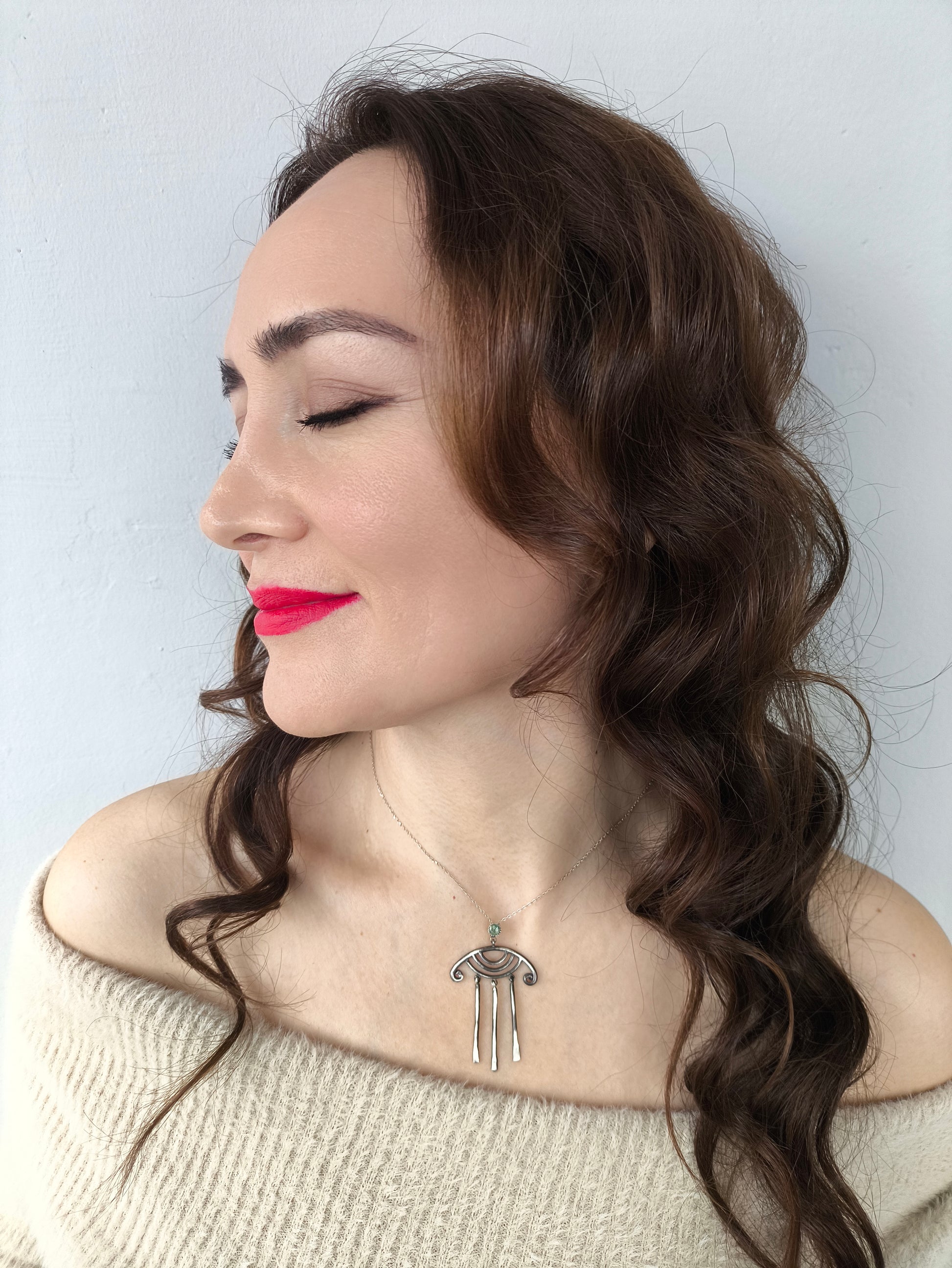 otantik kadın kolye – koçboynuzu motifli doğal taşlı gümüş/altın takı – bolluk sembollü tasarım